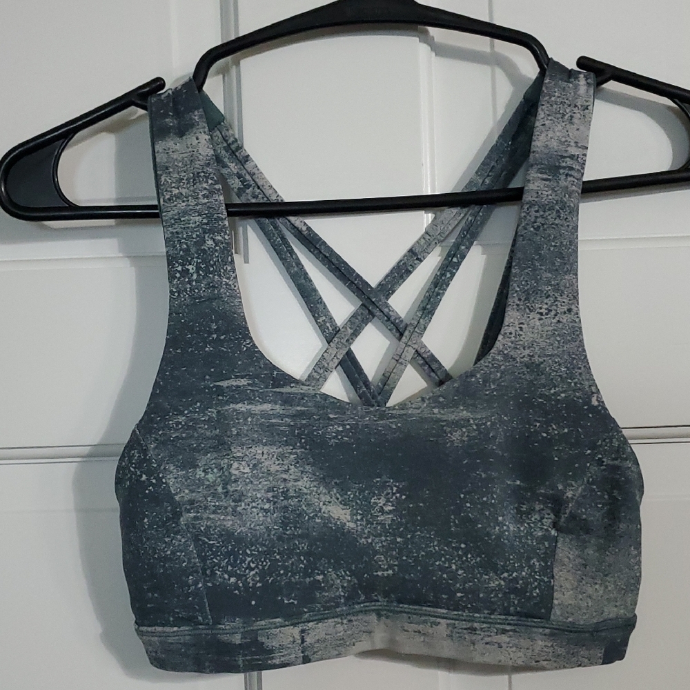 Lululemon Free To Be Serene Women's Sports Bra Sz 2 Mint Tint